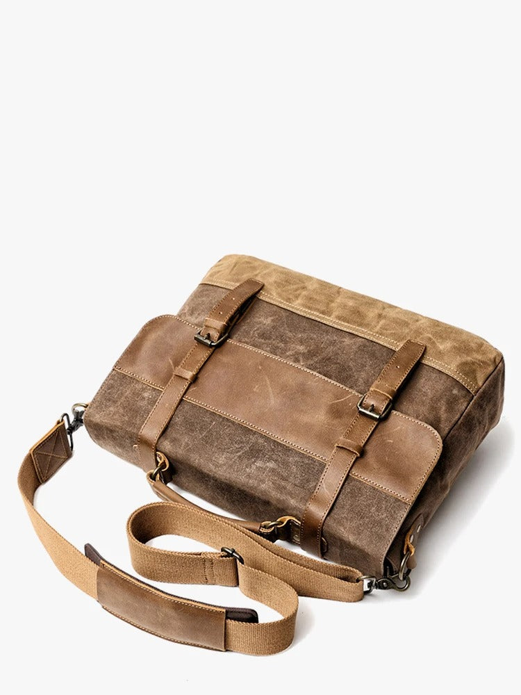 Oakern Voyager Messenger – Waxed Canvas & Leather Laptop Bag